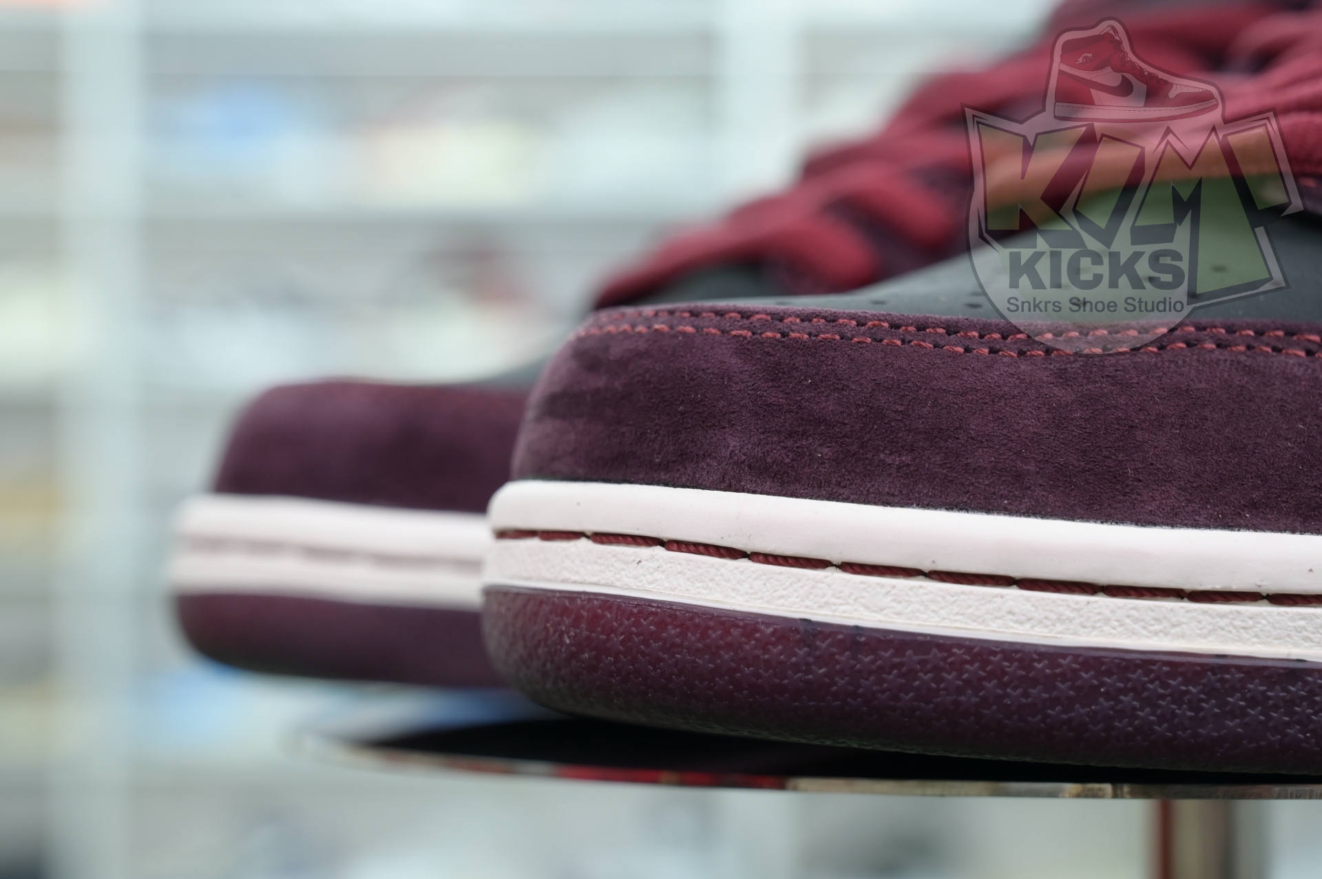 Kimi kick RIOT Skateshop x Nike SB Dunk Low