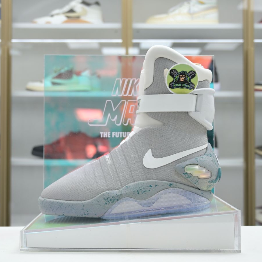 Kimi kick Nike Air MAG back to the future 2016