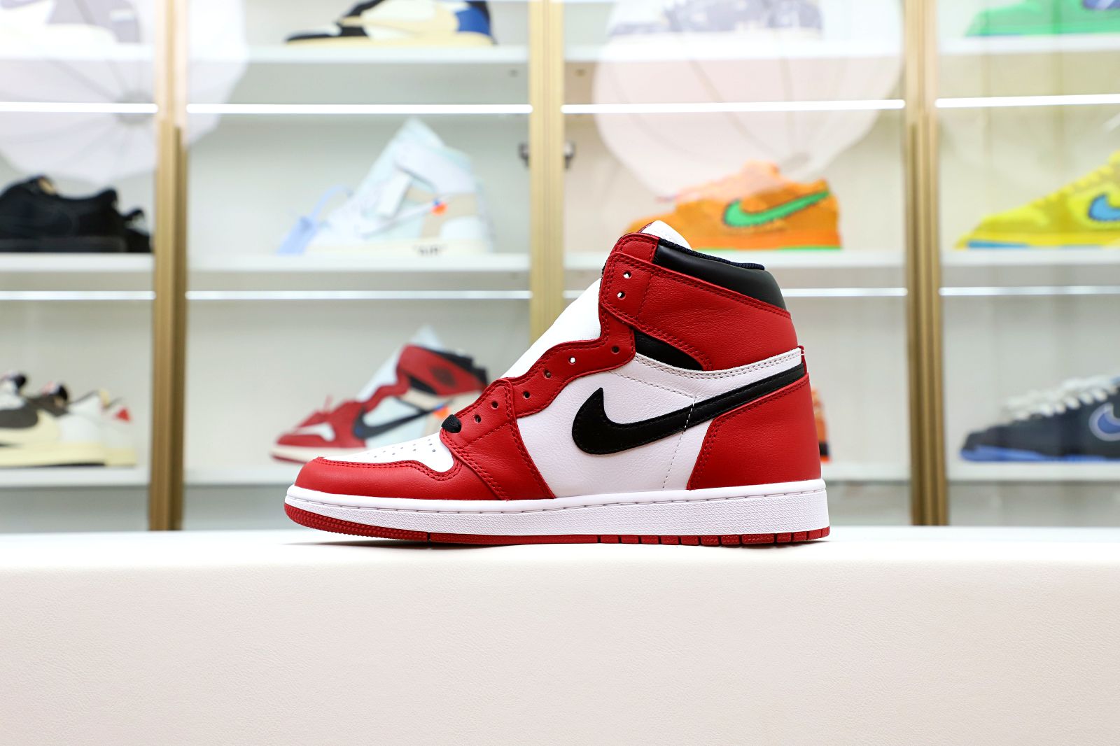 Kimi kick AIR JORDAN 1 RETRO HIGH OG 'CHICAGO' 2015