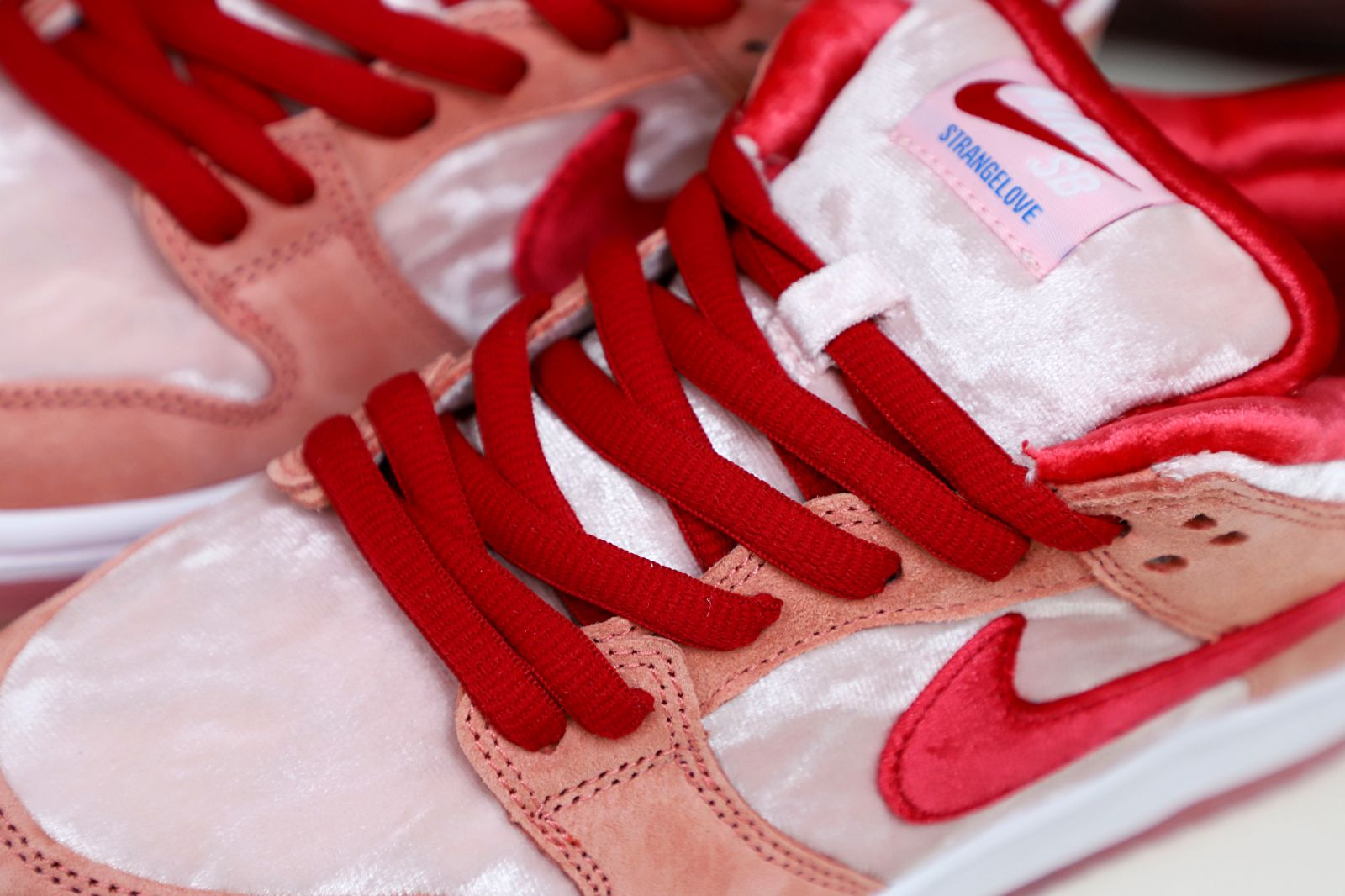 Kimi kick STRANGELOVE X DUNK LOW SB 'VALENTINE'S DAY'