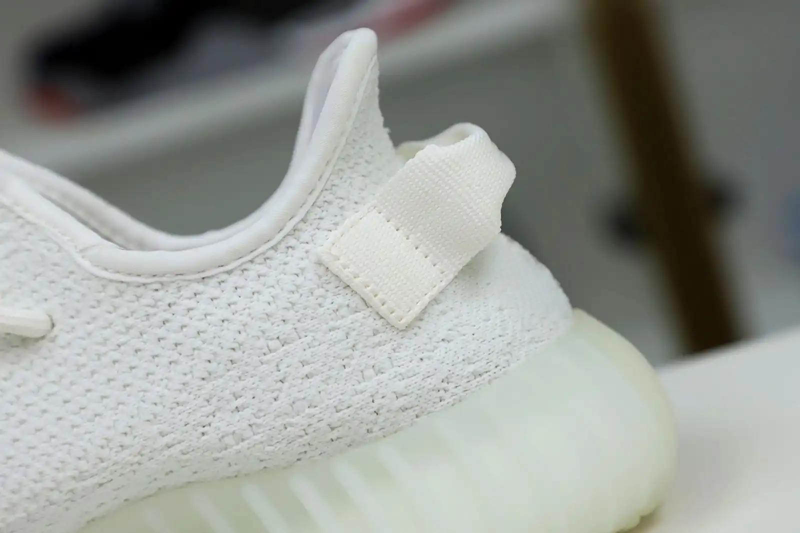 Kimikick YEEZY BOOST 350 V2 'CREAM WHITE   TRIPLE WHITE'