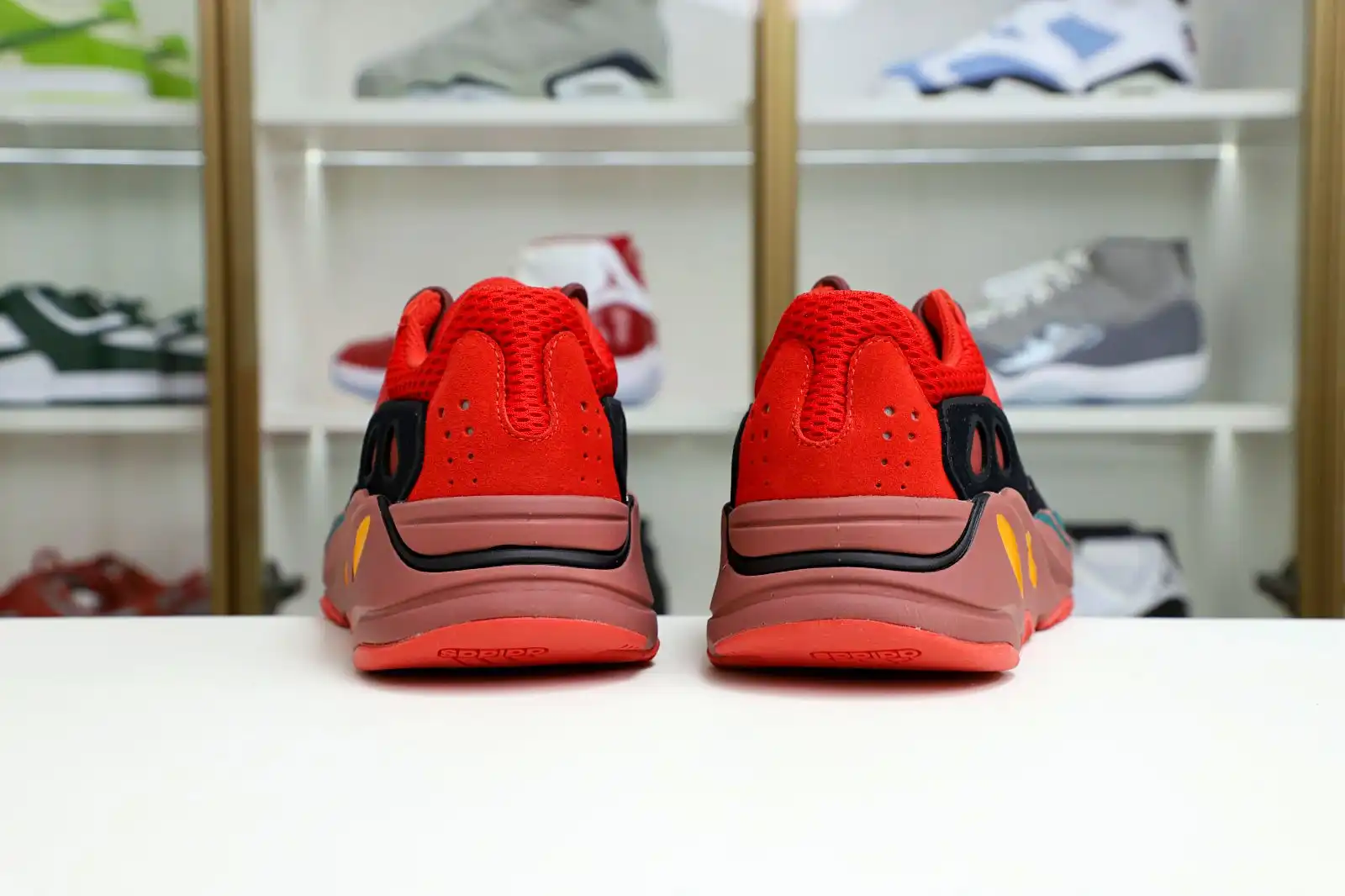 Kimikick YEEZY BOOST 700 HI-RES RED HQ6979