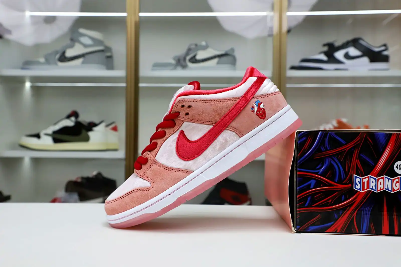 Kimikick STRANGELOVE X DUNK LOW SB 'VALENTINE'S DAY'