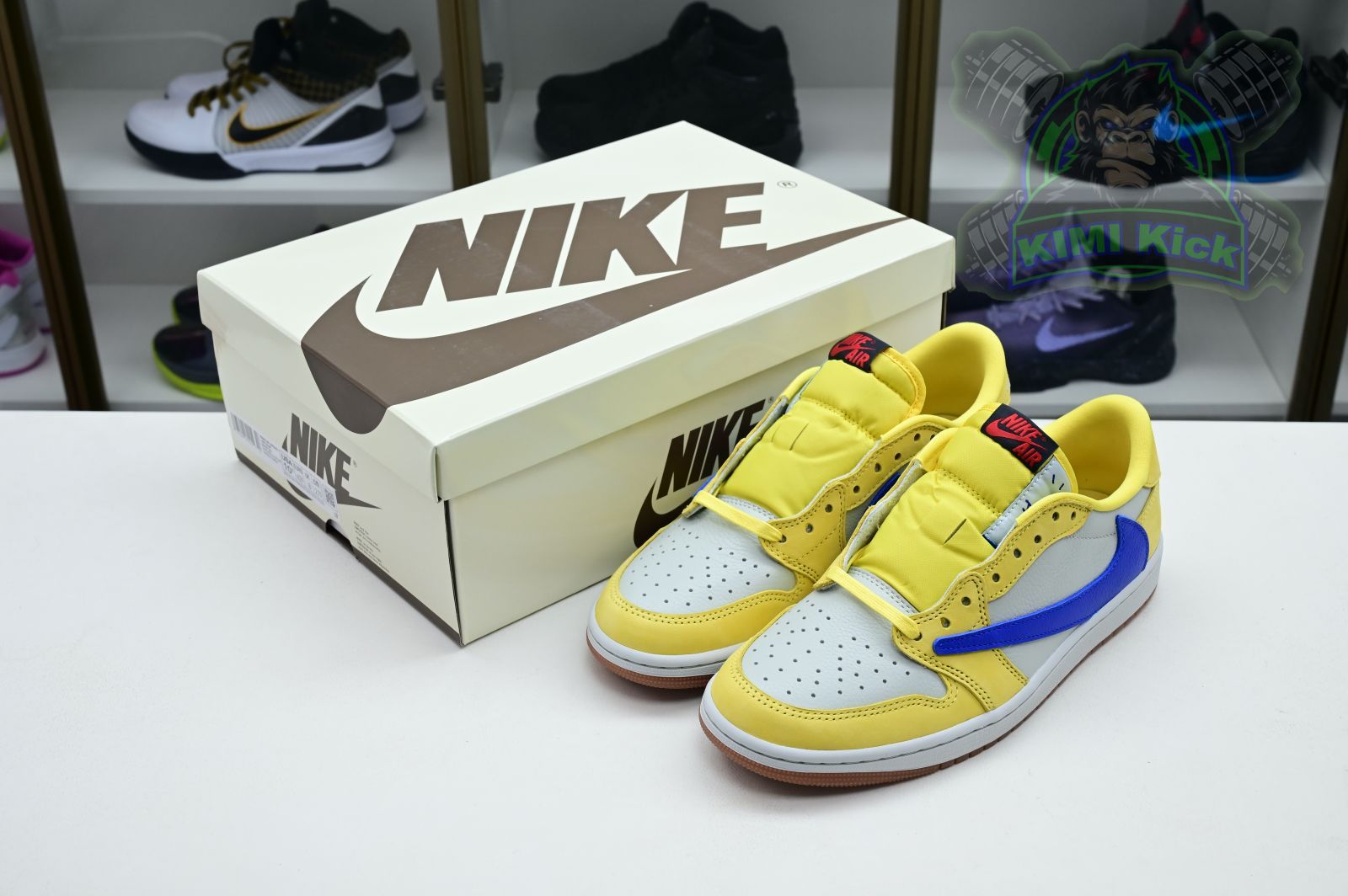 Kimi kick Travis Scott x Jordan Air Jordan 1Low Canary