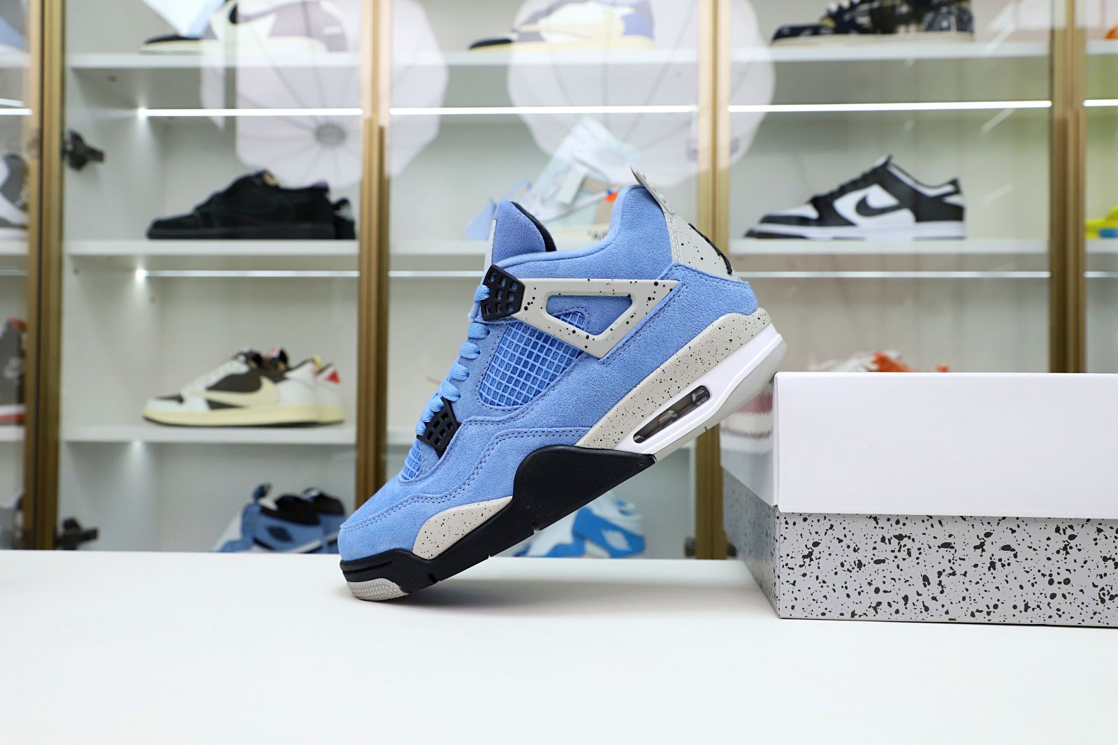 Kimi kick AIR JORDAN 4 UNIVERSITY BLUE