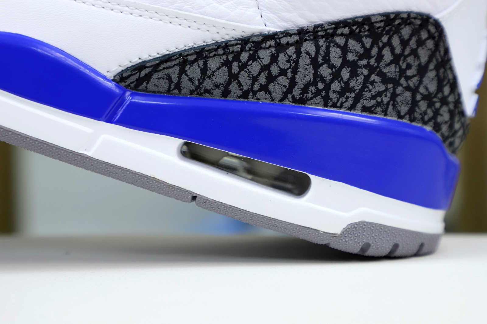 Kimi kick AIR JORDAN 3 RETRO 'RACER BLUE'