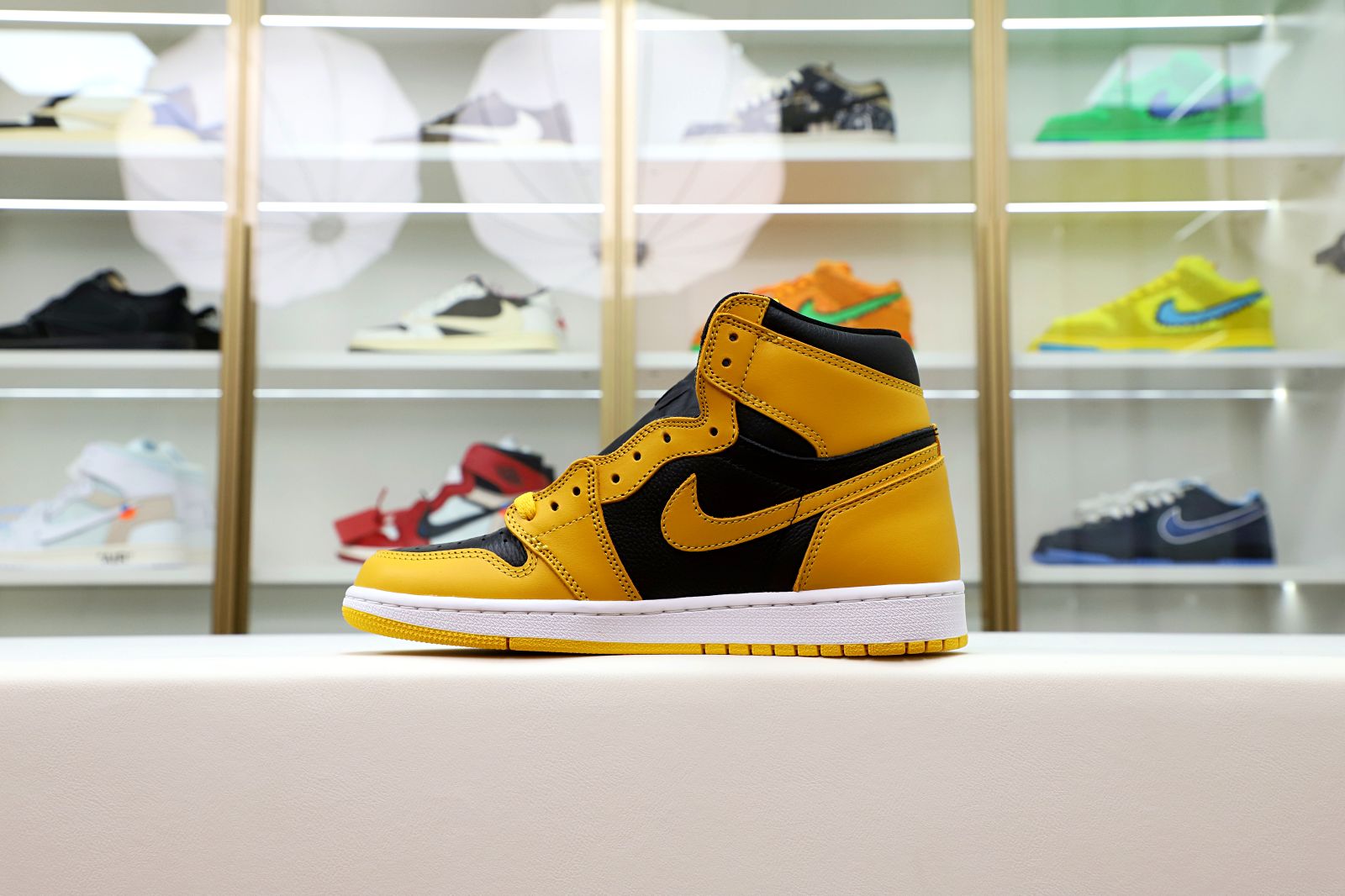 Kimi kick AIR JORDAN 1 HIGH RETRO OG 'POLLEN'