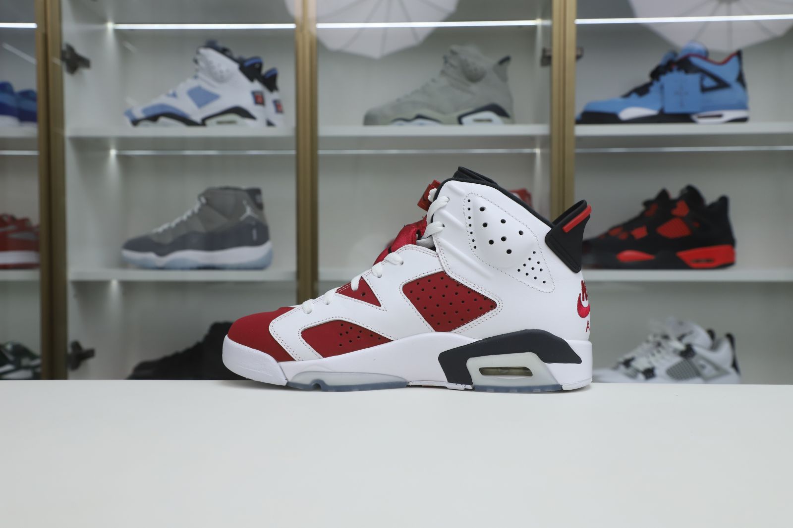 Kimi kick AIR JORDAN 6 RETRO OG 'CARMINE' 2021