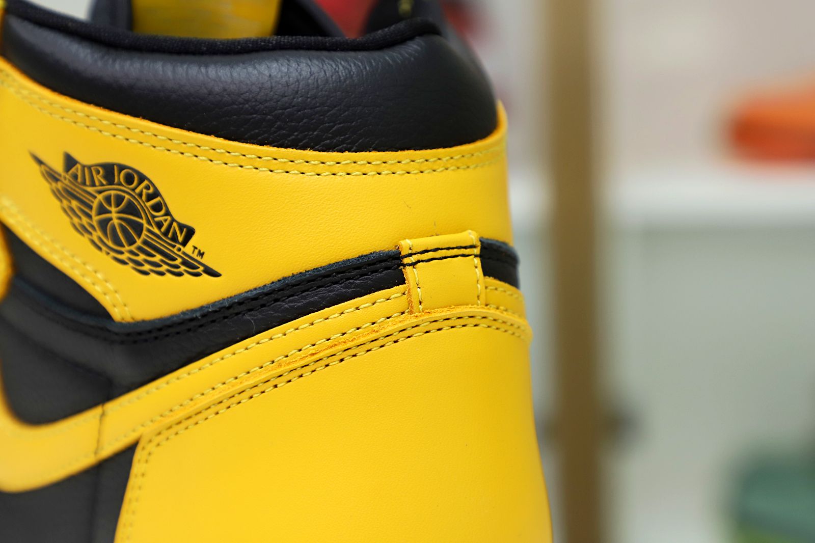 Kimi kick AIR JORDAN 1 HIGH RETRO OG 'POLLEN'