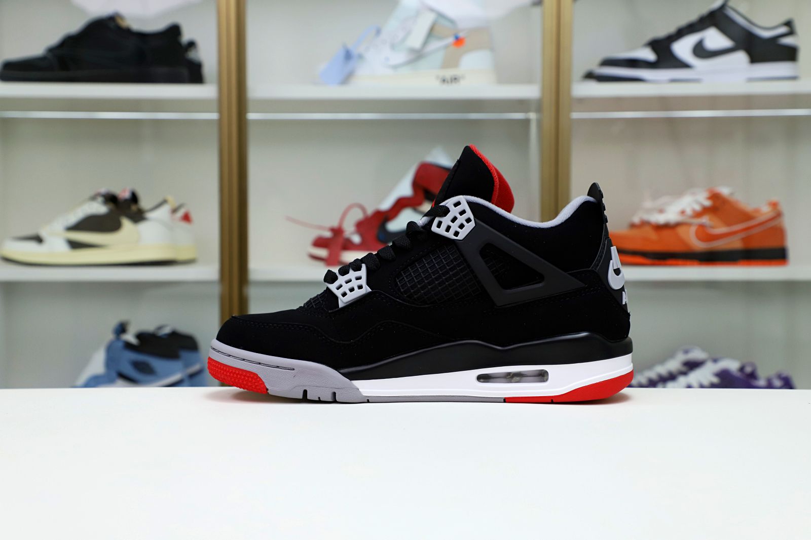 Kimi kick AIR JORDAN 4 RETRO OG 'BRED' 2019