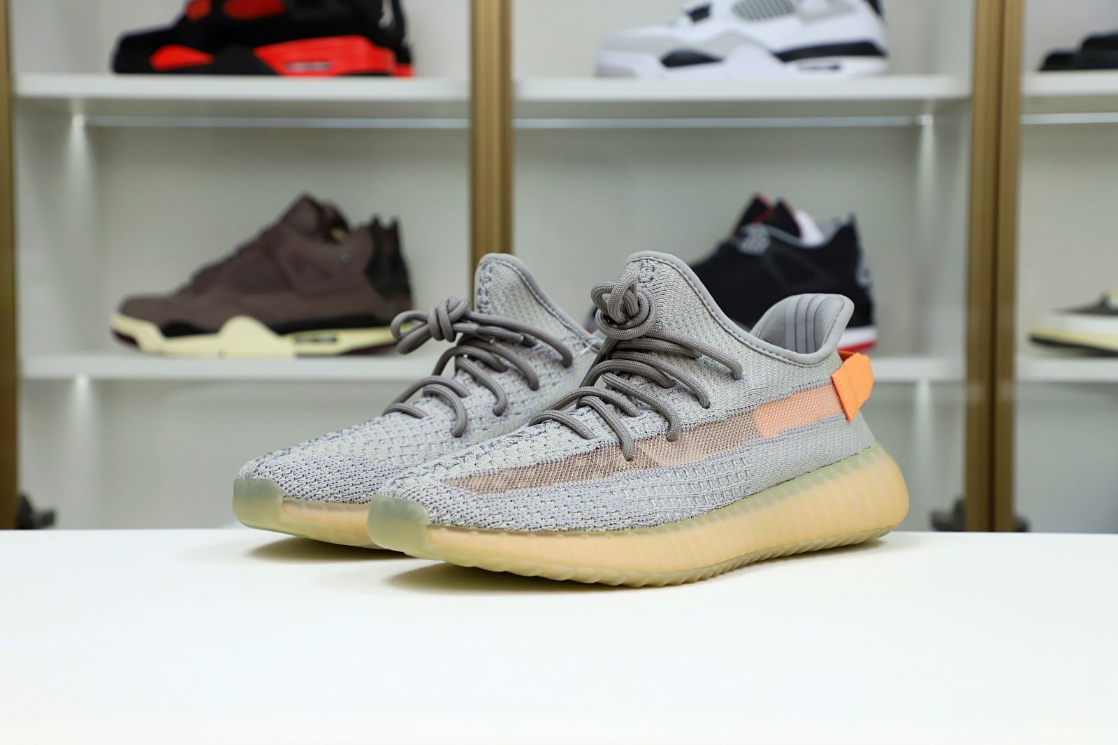 Kimi kick YEEZY BOOST 350 V2 'TRUE FORM'