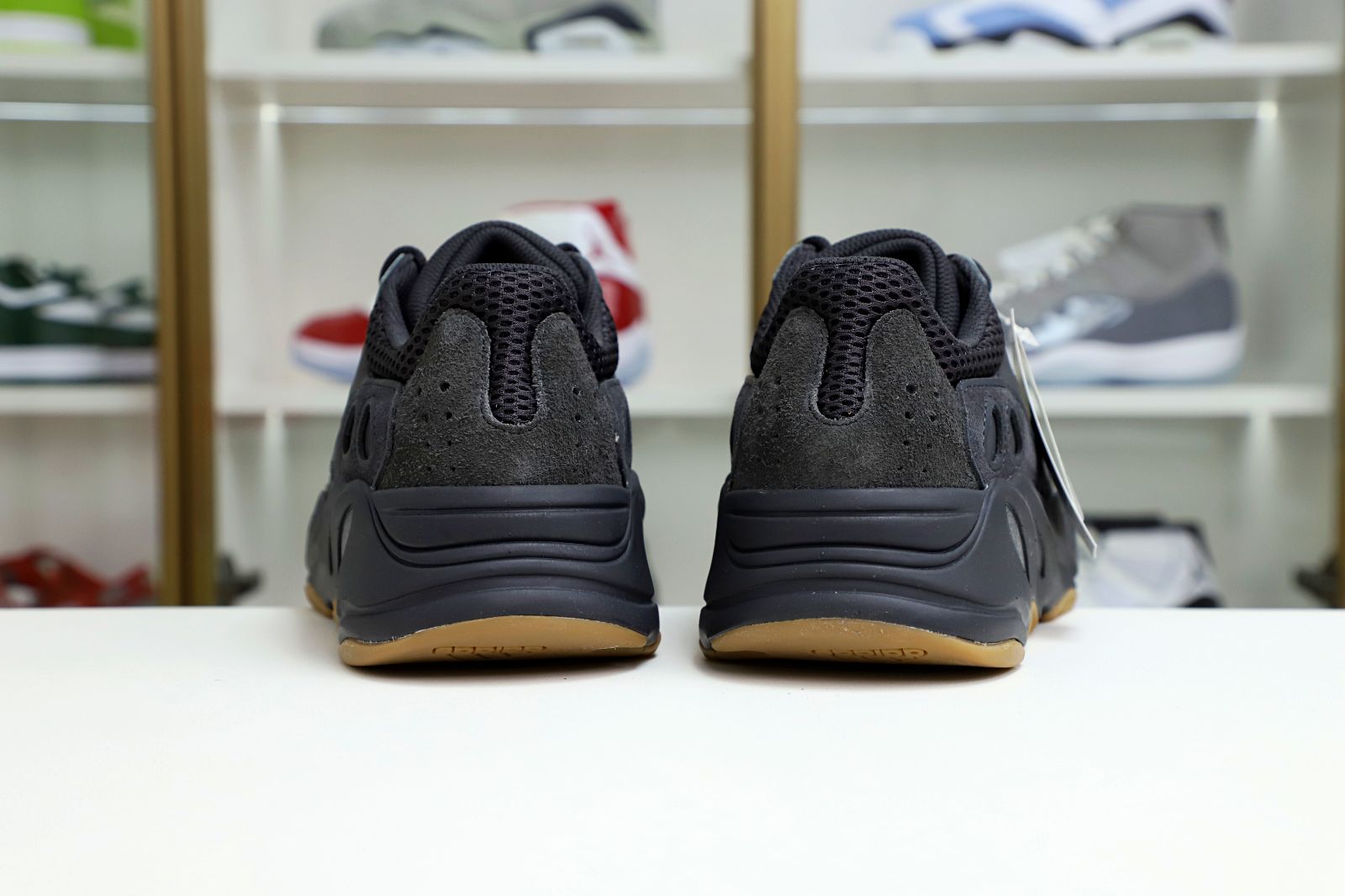 Kimi kick YEEZY BOOST 700 'UTILITY BLACK'