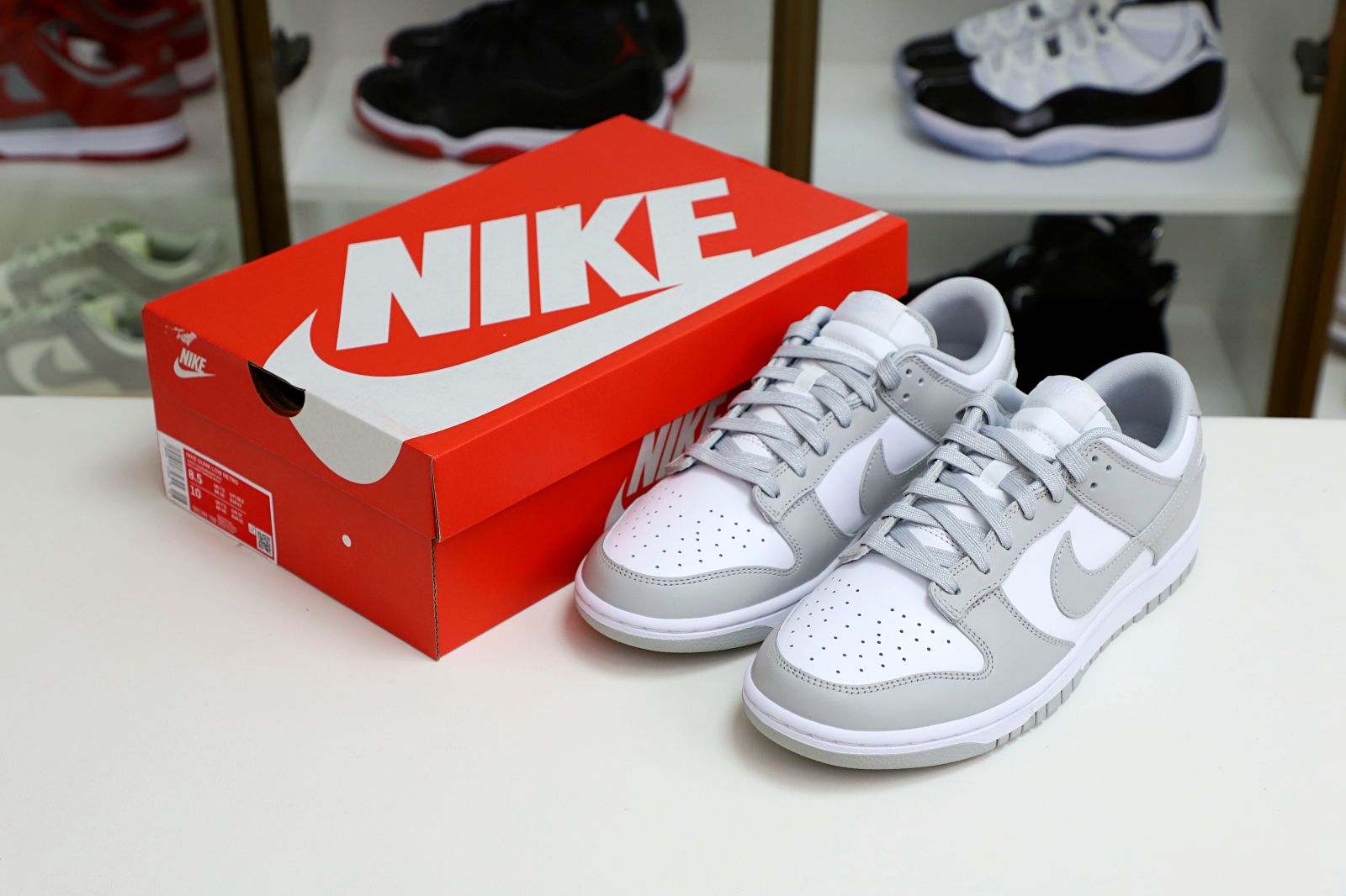 Kimi kick Nike Dunk Low Retro  Grey Fog