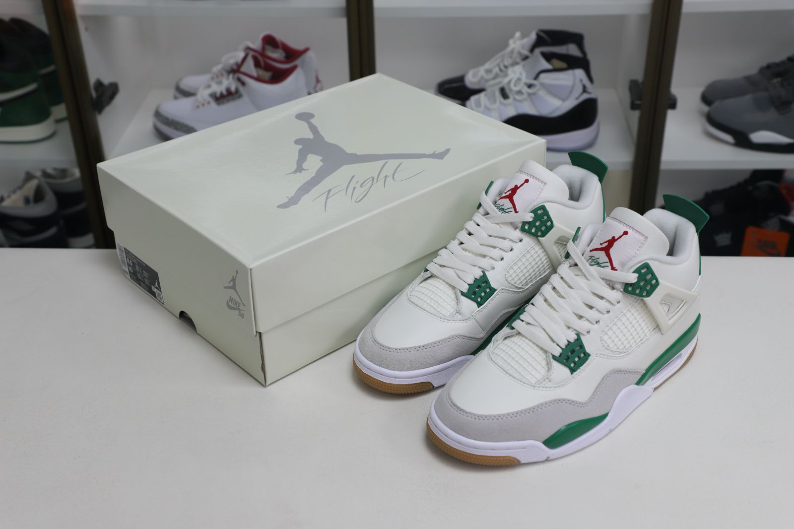 Kimi kick NIKE SB X AIR JORDAN 4 RETRO 'PINE GREEN'