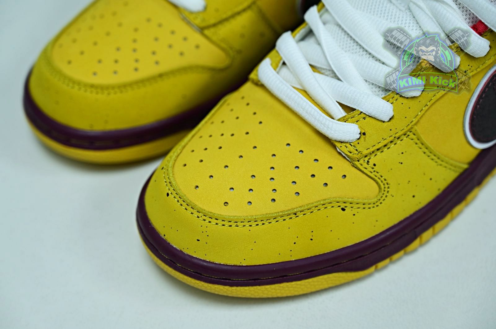 Kimi kick Nike Dunk SB Low YellowLobster