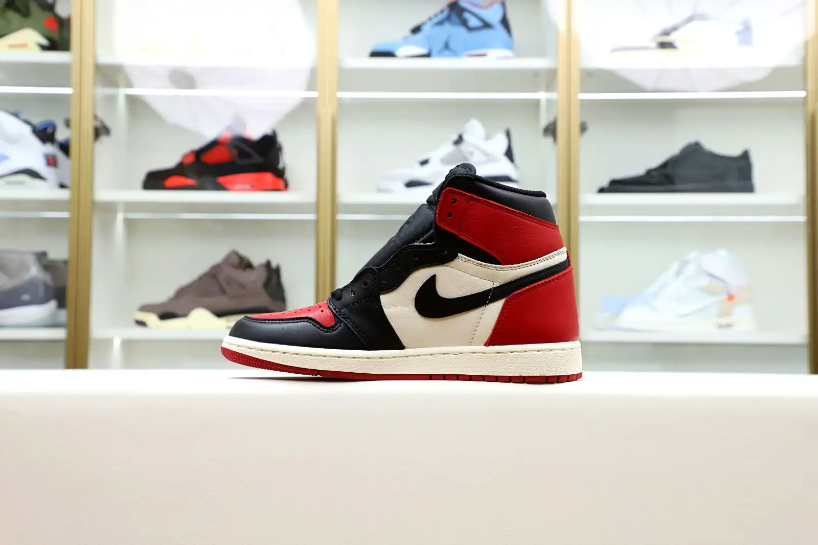 Cheap Kimikick AIR JORDAN 1 RETRO HIGH OG 'BRED TOE'