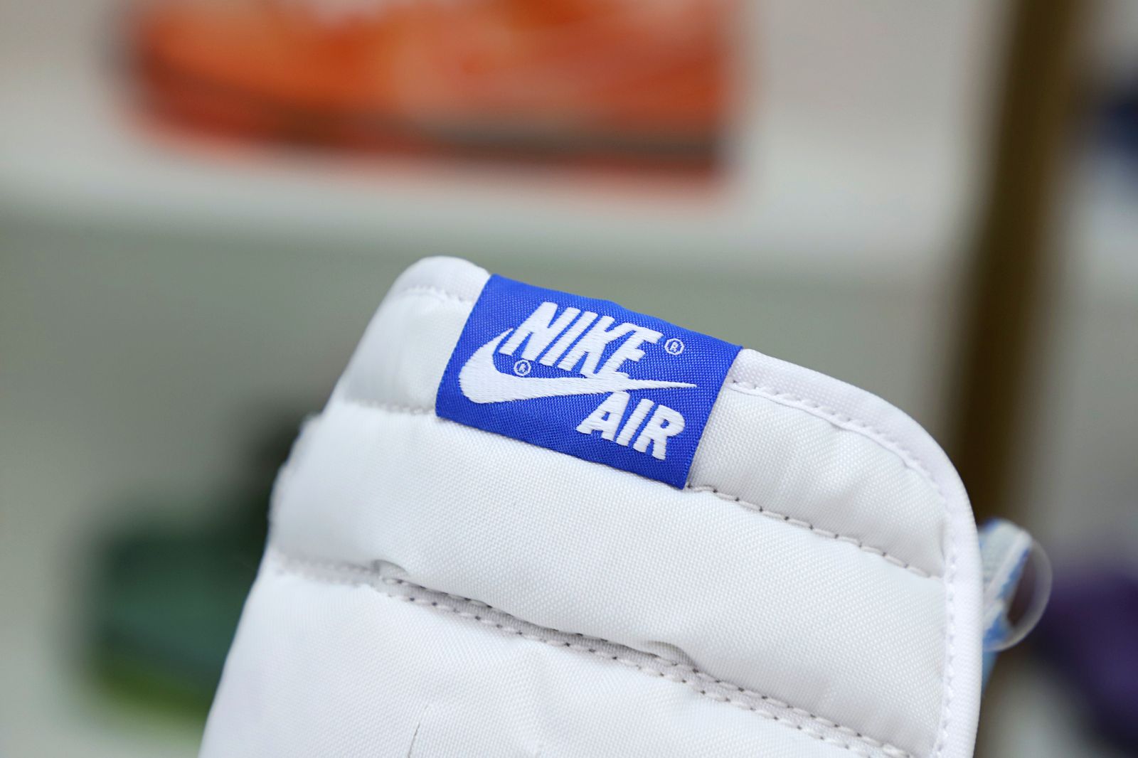 Kimi kick AIR JORDAN 1 RETRO HIGH OG 'HYPER ROYAL'