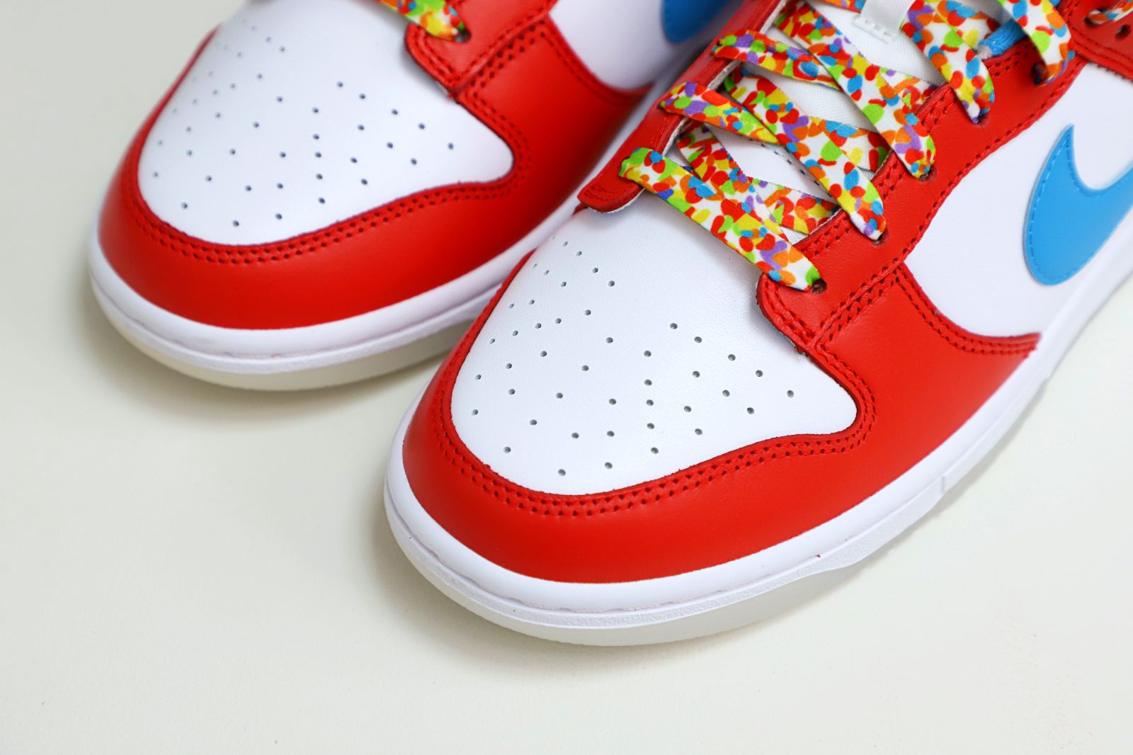 Kimi kick NIKE DUNK QS 'FRUITY PEBBLES'