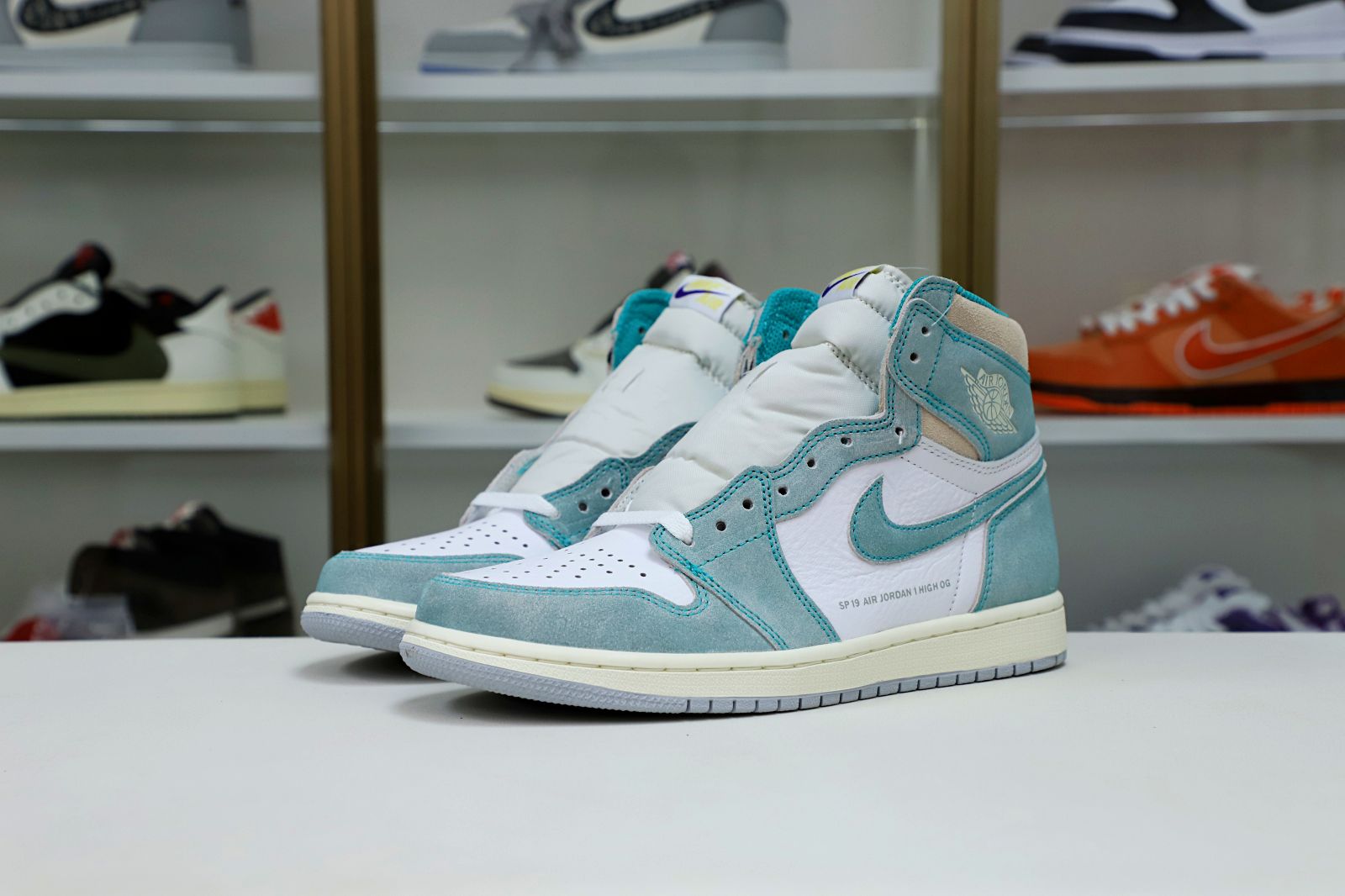 Kimi kick AIR JORDAN 1 RETRO HIGH OG 'TURBO GREEN'