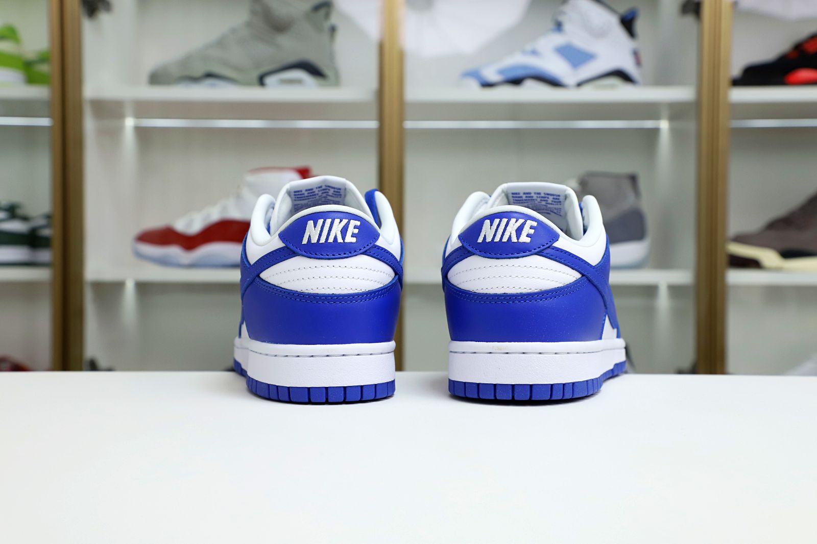 Kimi kick Nike Dunk Low  Kentucky