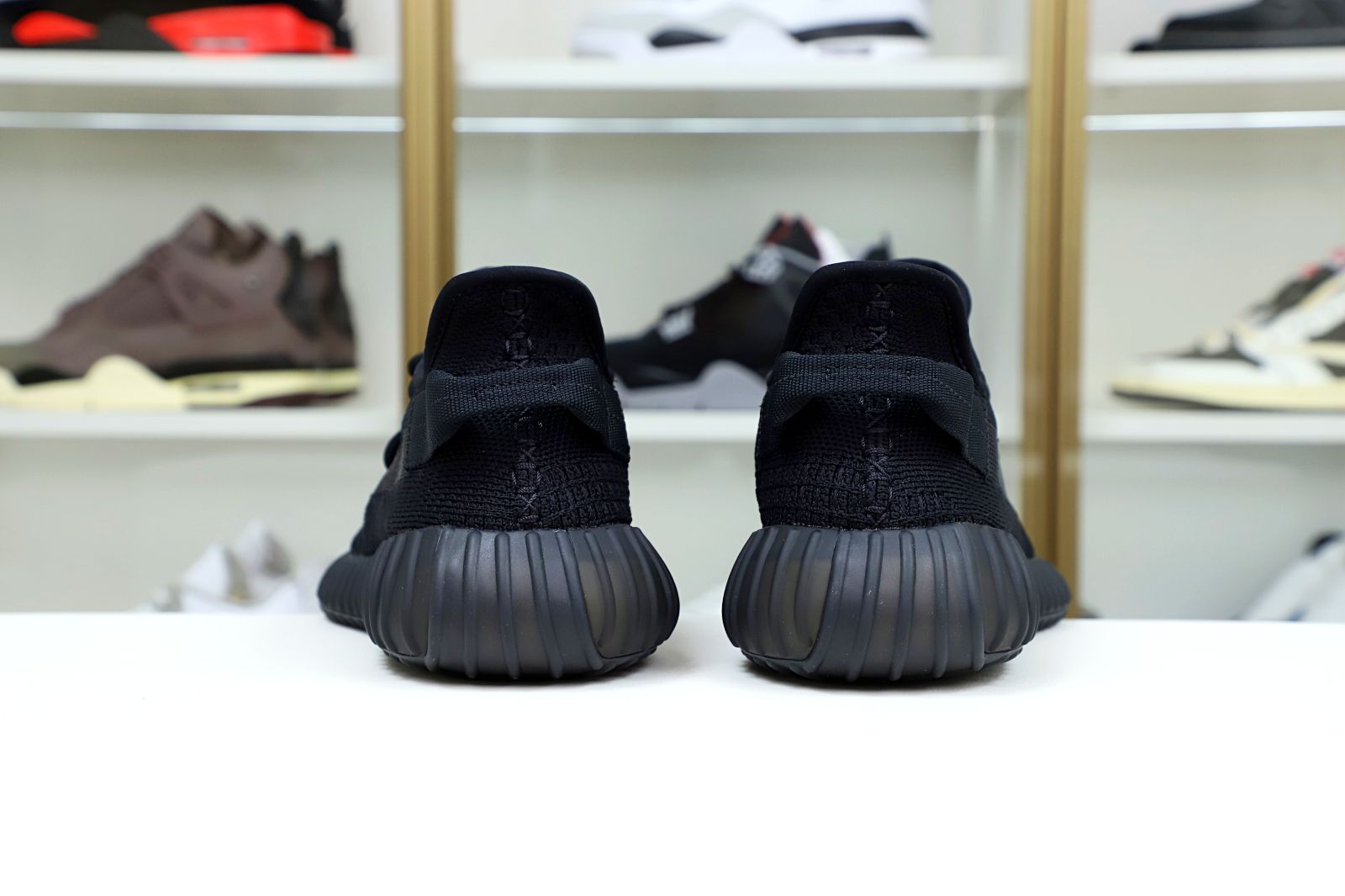 Kimi kick YEEZY BOOST 350 V2 ONYX