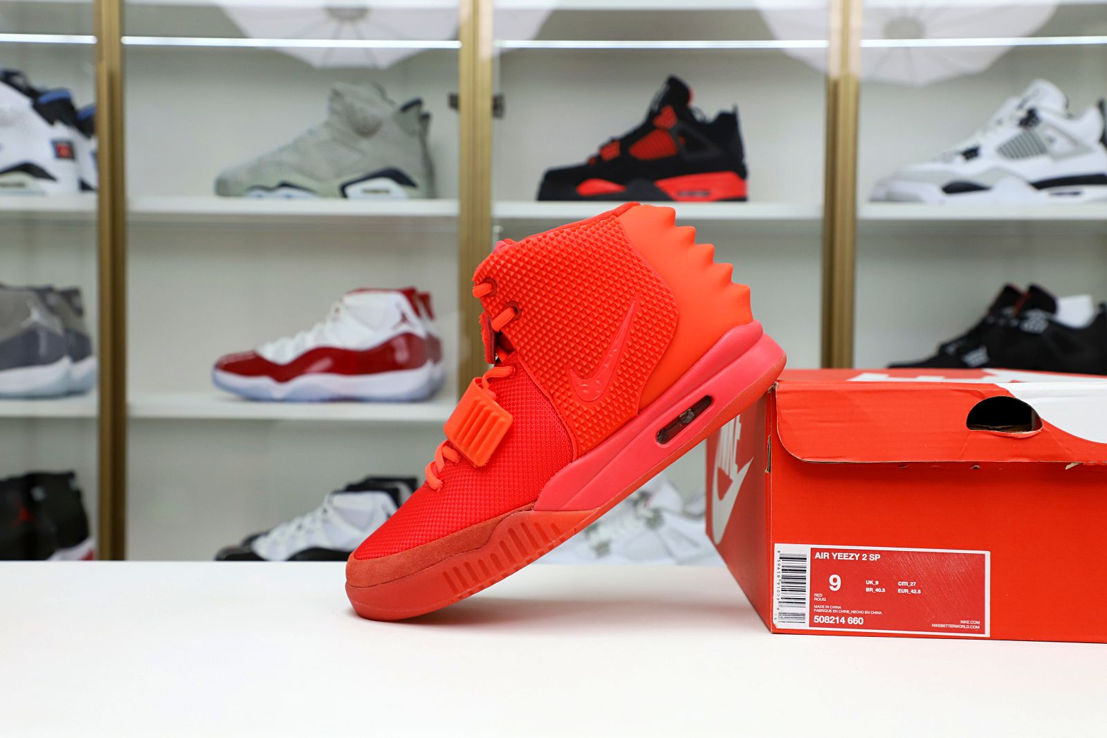 Kimi kick Nike Air Yeezy 2 red october