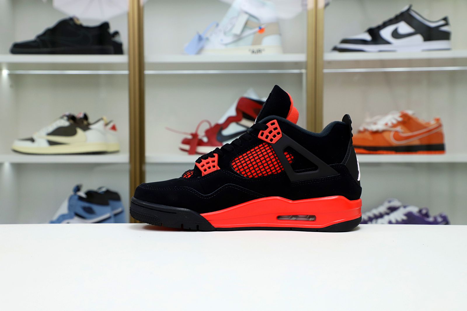 Kimi kick AIR JORDAN 4 RETRO 'RED THUNDER'