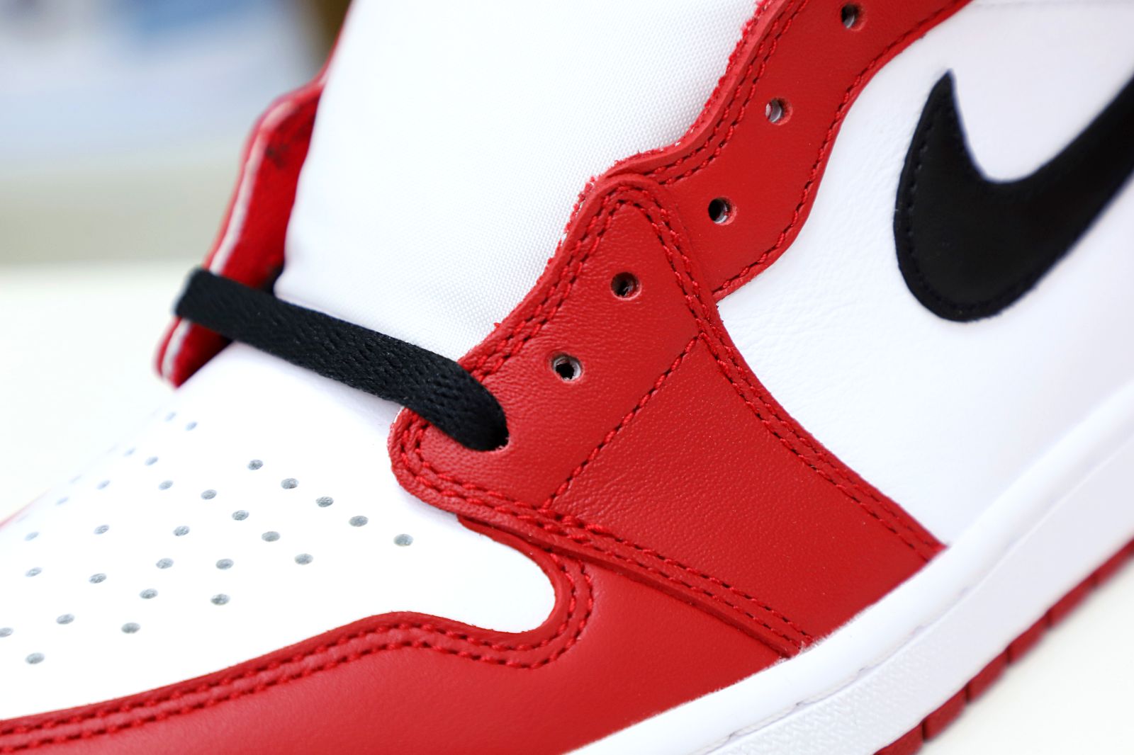 Kimi kick AIR JORDAN 1 RETRO HIGH OG 'CHICAGO' 2015