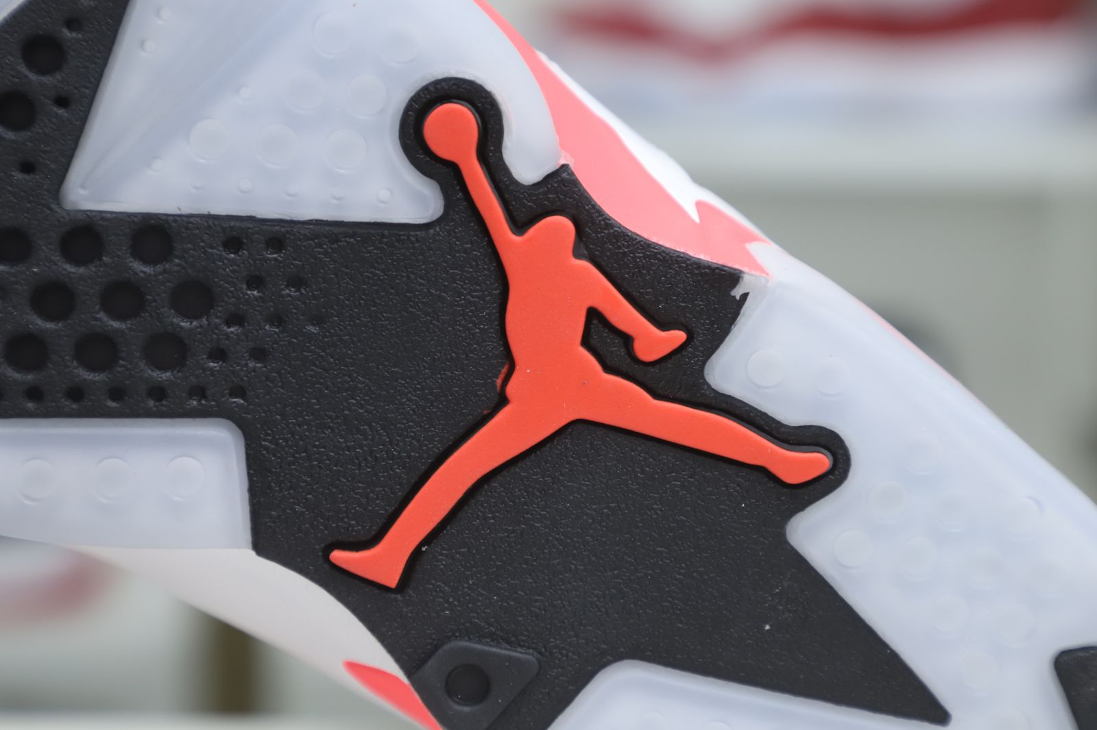 Kimi kick Air Jordan 6 Retroinfrared White