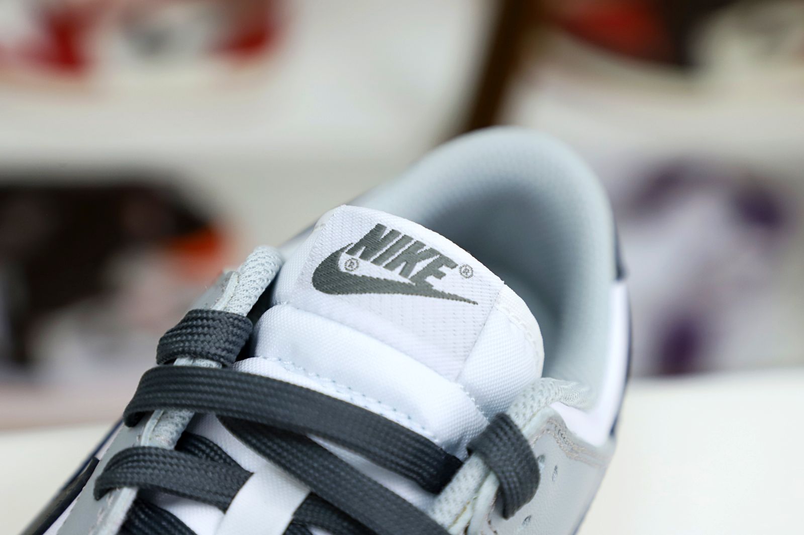 Kimi kick Nike Dunk Low  Light Smoke Grey