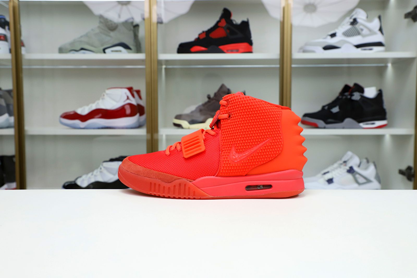 Kimi kick Nike Air Yeezy 2 red october