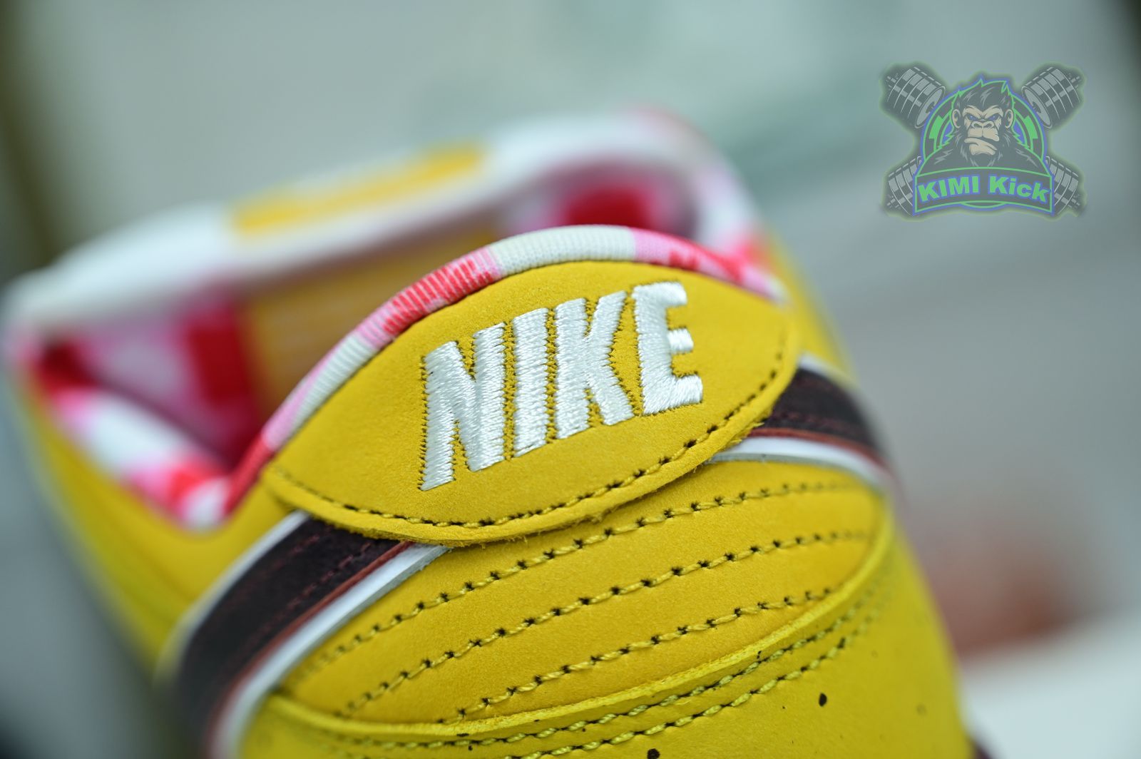 Kimi kick Nike Dunk SB Low YellowLobster