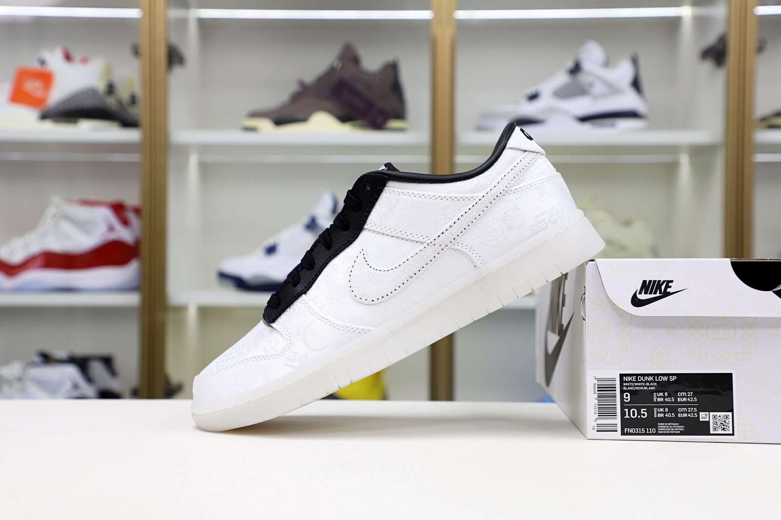 Kimi kick Nike Dunk Low x Fragment Design x CLOT