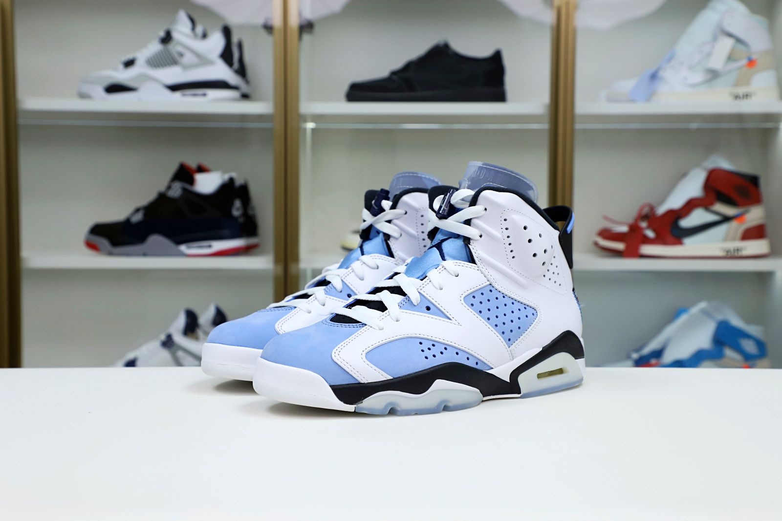 Kimi kick AIR JORDAN 6 RETRO 'UNC HOME'