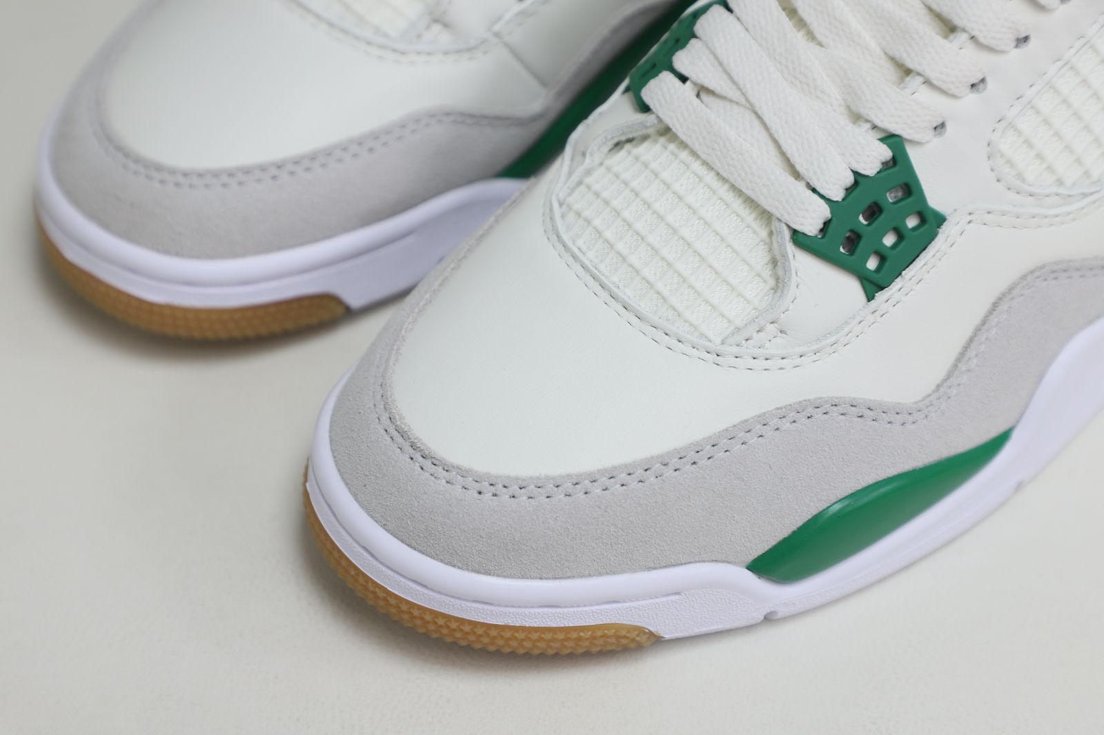 Kimi kick NIKE SB X AIR JORDAN 4 RETRO 'PINE GREEN'