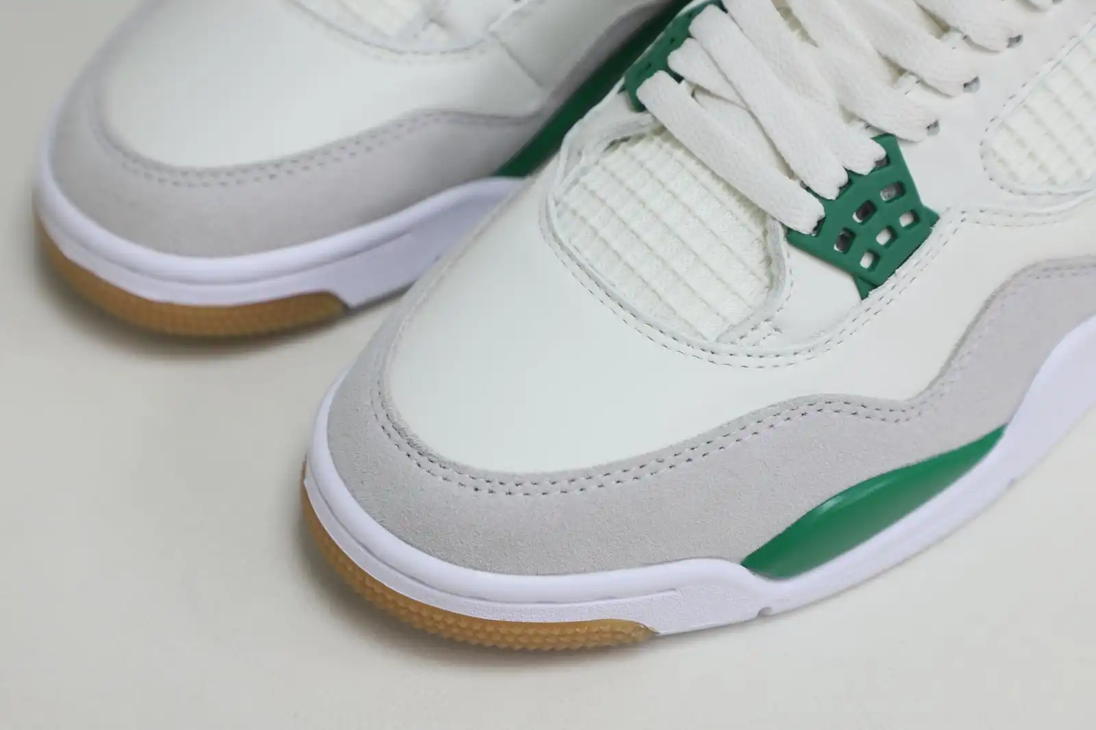 Kimikick NIKE SB X AIR JORDAN 4 RETRO 'PINE GREEN'