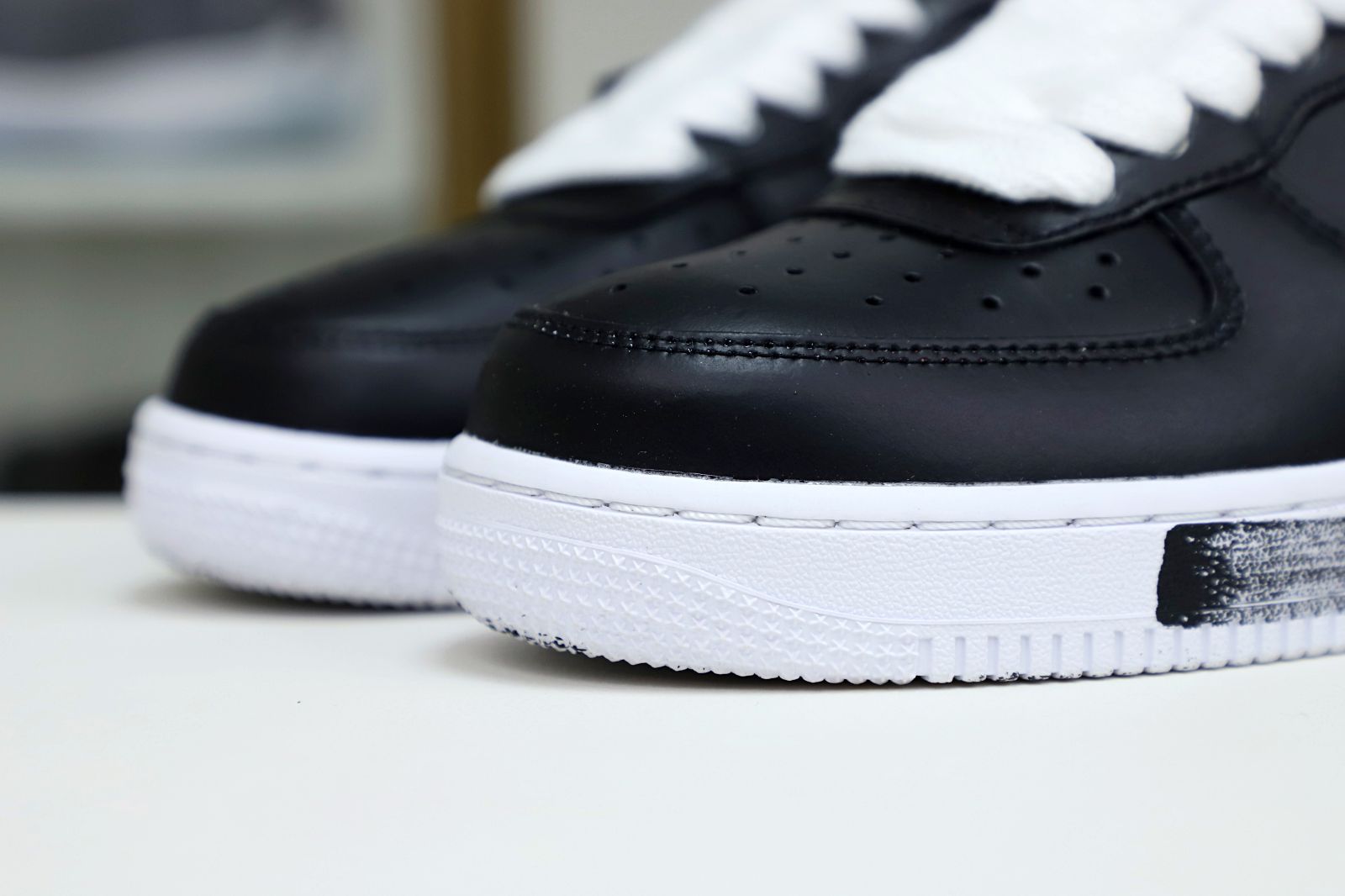 Kimi kick Nike Air Force 1 Low PMO