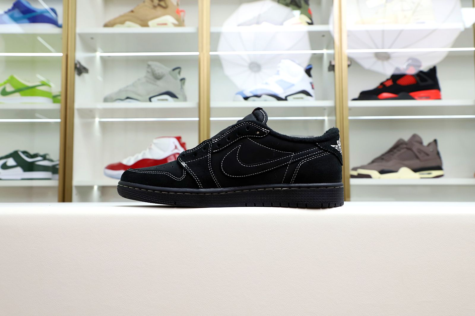 Kimi kick TRAVIS SCOTT X NIKE AIR JORDAN 1 LOW OG “BLACK PHANTOM”