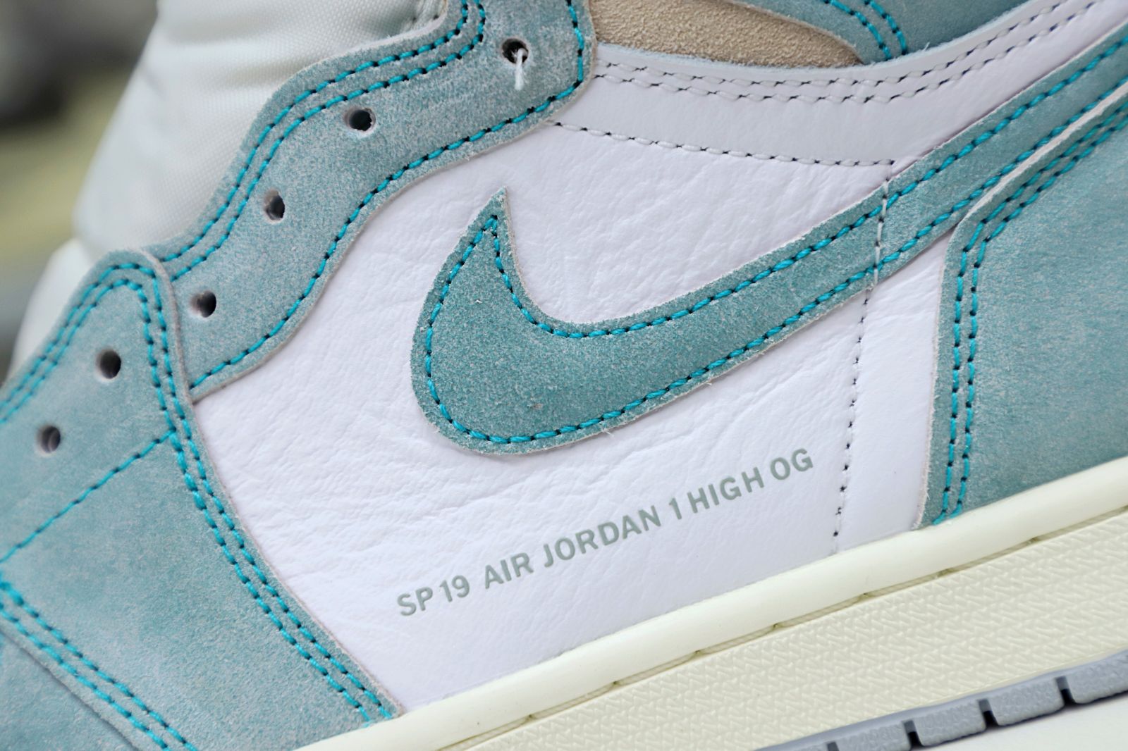 Kimi kick AIR JORDAN 1 RETRO HIGH OG 'TURBO GREEN'