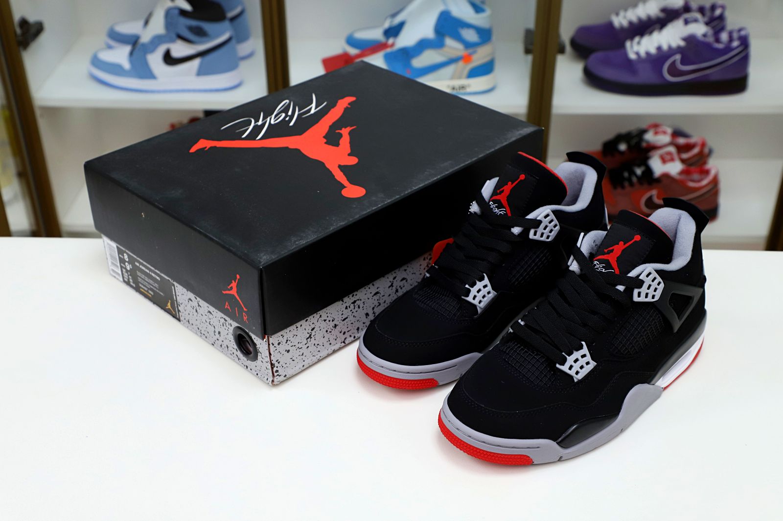 Kimi kick AIR JORDAN 4 RETRO OG 'BRED' 2019