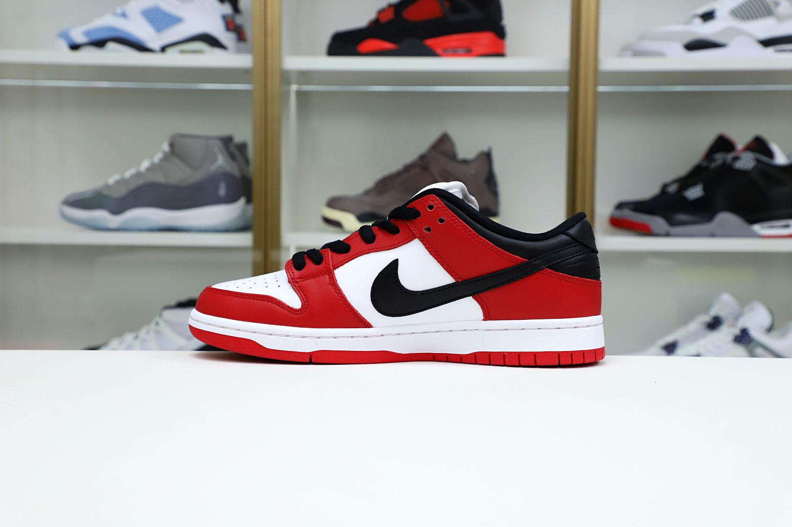 Kimi kick NIKE SB DUNK LOW “CHICAGO”