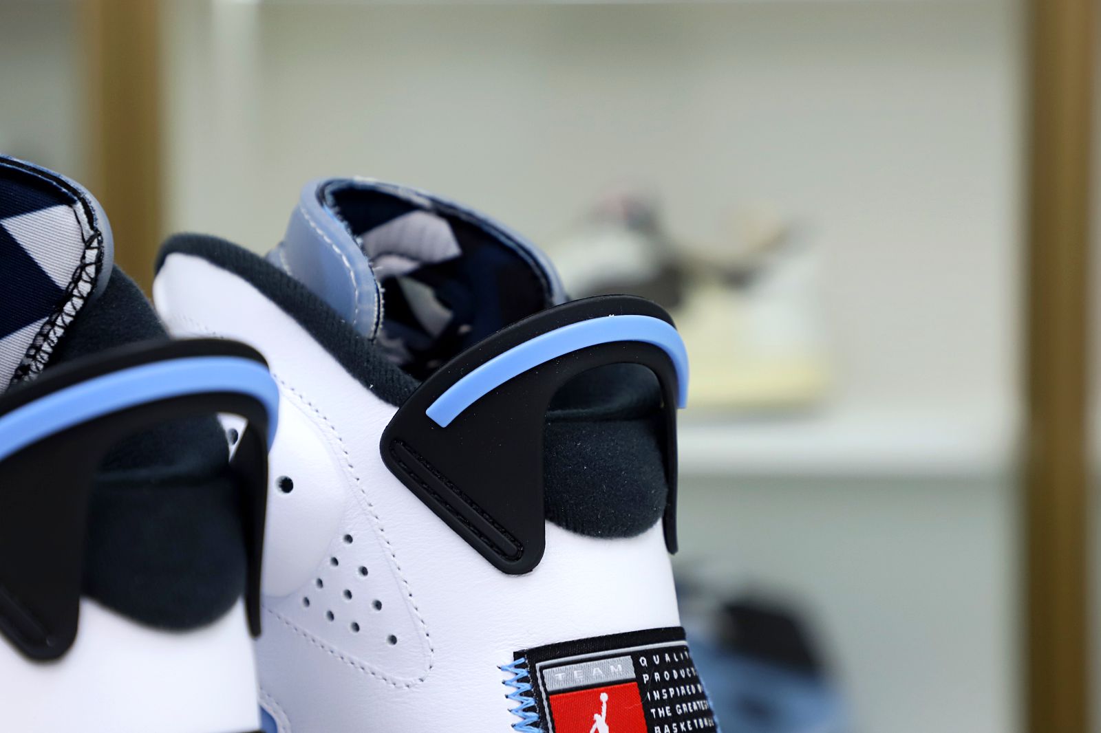 Kimi kick AIR JORDAN 6 RETRO 'UNC HOME'