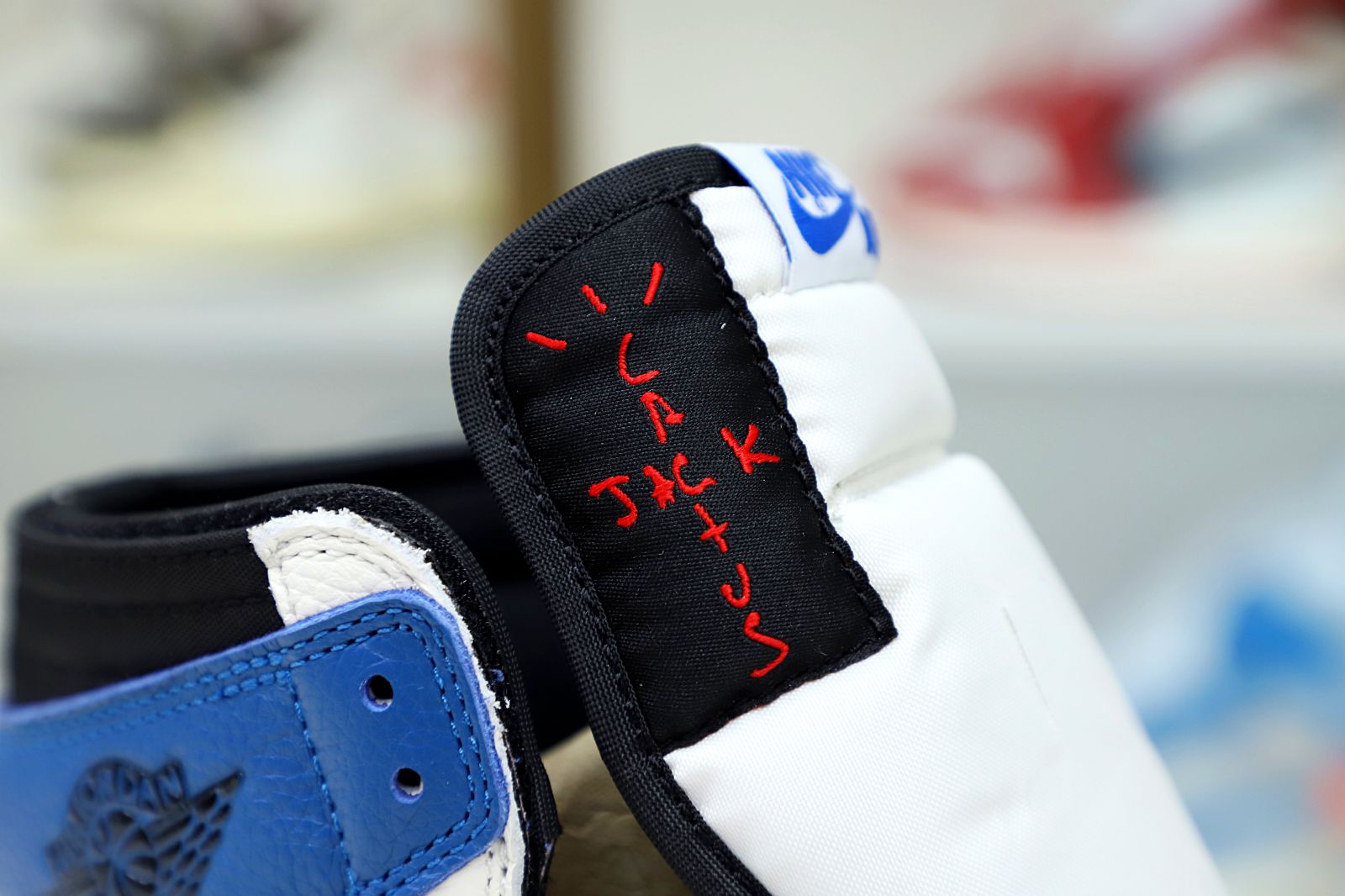 Kimi kick FRAGMENT DESIGN X TRAVIS SCOTT X AIR JORDAN 1 RETRO HIGH