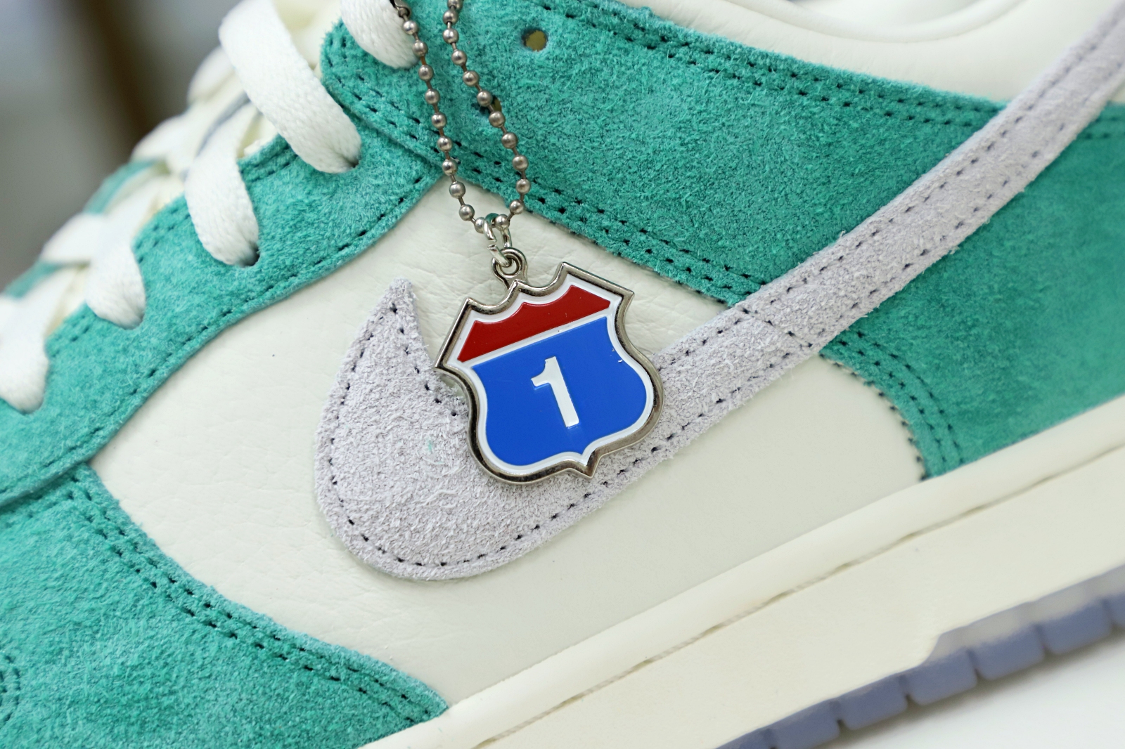 Kimi kick KASINA X DUNK LOW 'ROAD SIGN'