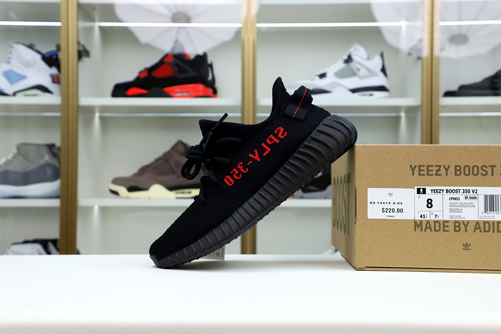 Kimi kick YEEZY BOOST 350 V2 'BRED'