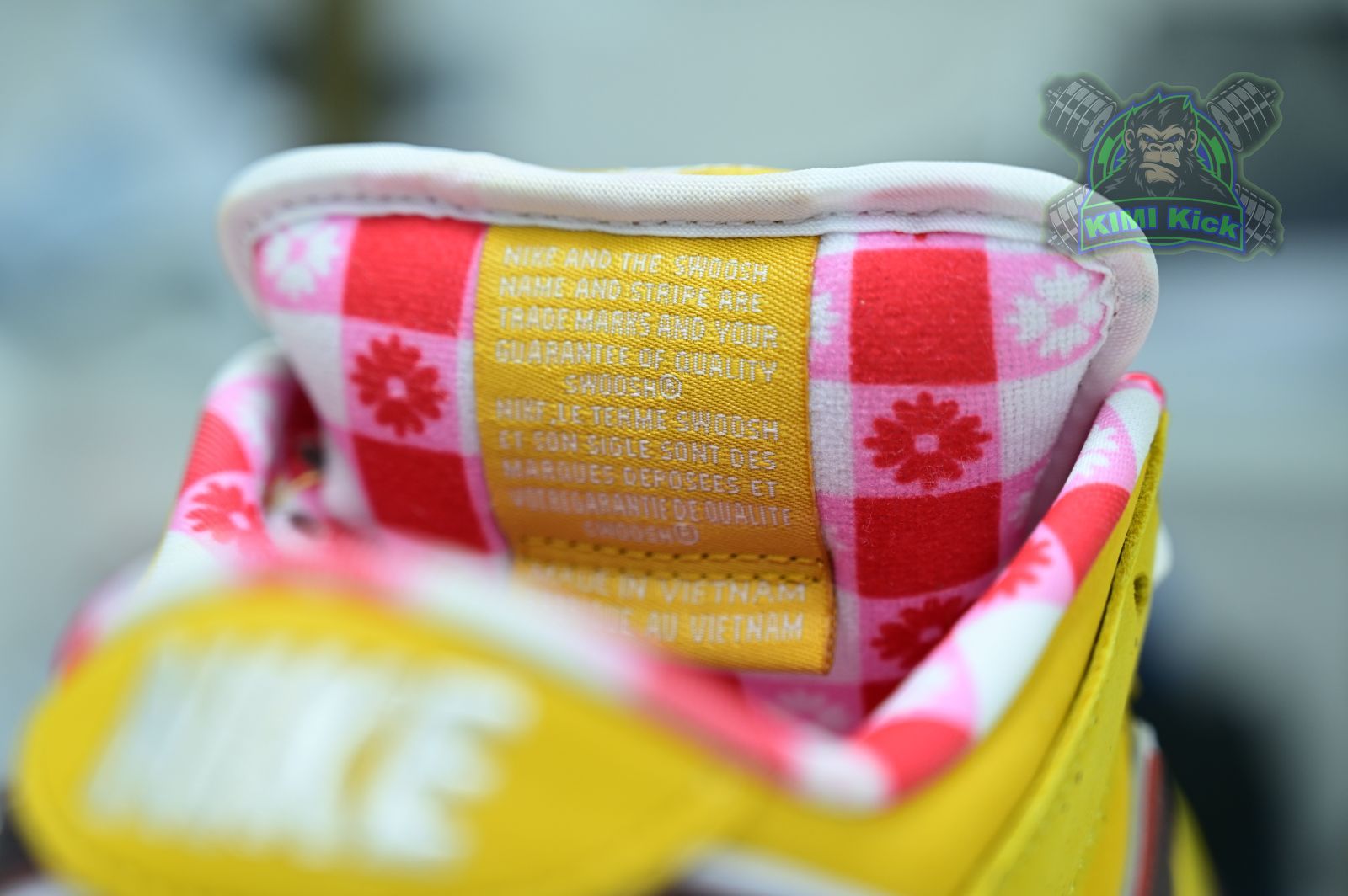 Kimi kick Nike Dunk SB Low YellowLobster