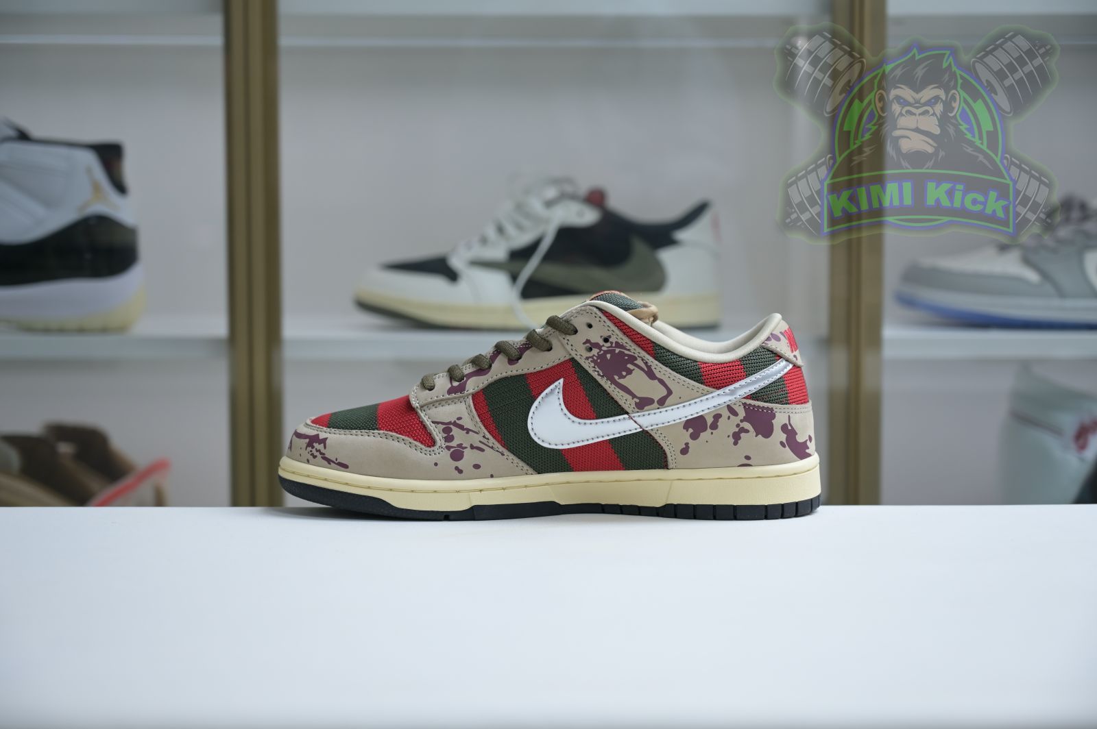 Kimi kick Nike Dunk SB Low Freddy Krueger