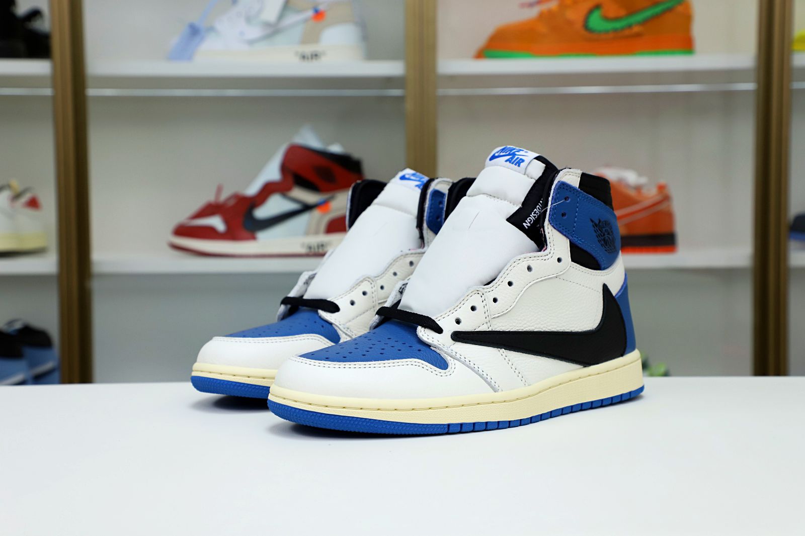 Kimi kick FRAGMENT DESIGN X TRAVIS SCOTT X AIR JORDAN 1 RETRO HIGH