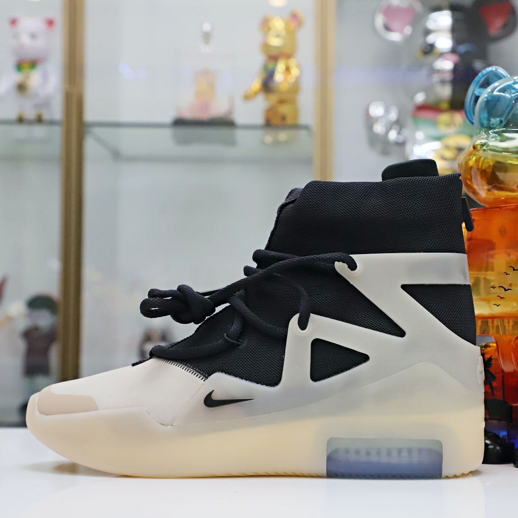 Kimi kick Nike Air Fear of God 1 string fog