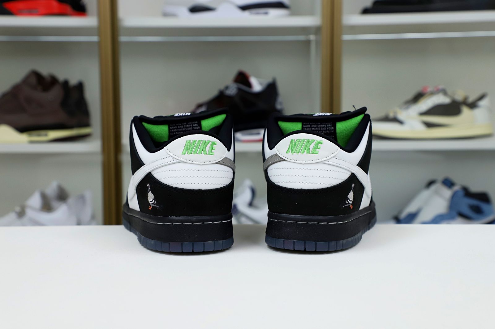 Kimi kick NIKE SB DUNK LOW STAPLE PANDA PIGEON (REGULAR BOX)